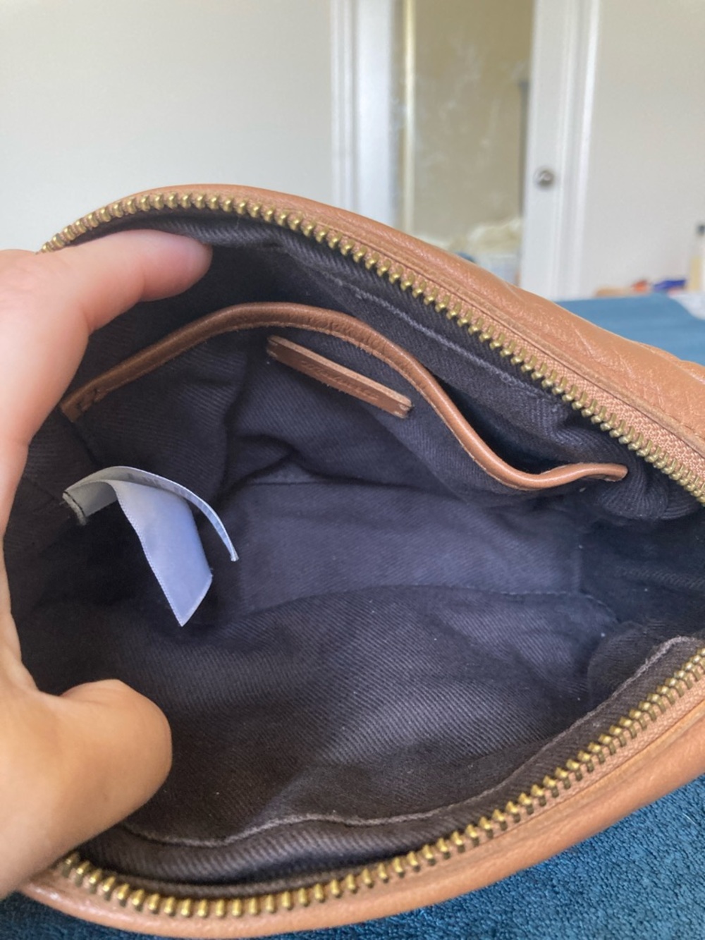 Madewell The Transport Camera Bag: Puff Edition - Picture 9 of 16